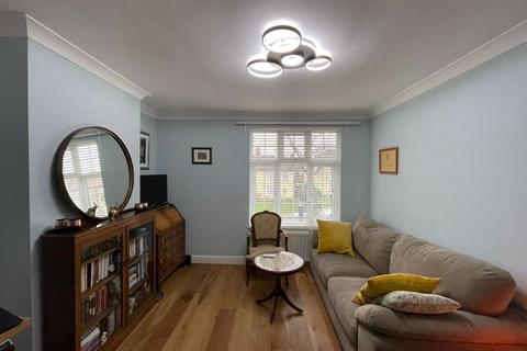 Flat 2, 17 Crispin Road, Edgware, HA8 9EN