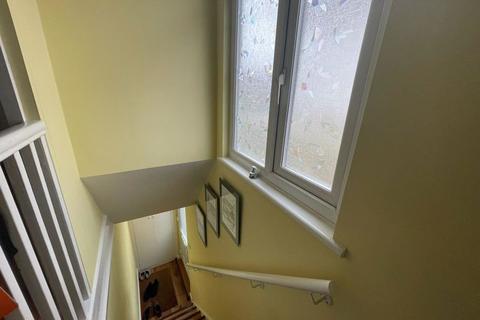 Flat 2, 17 Crispin Road, Edgware, HA8 9EN