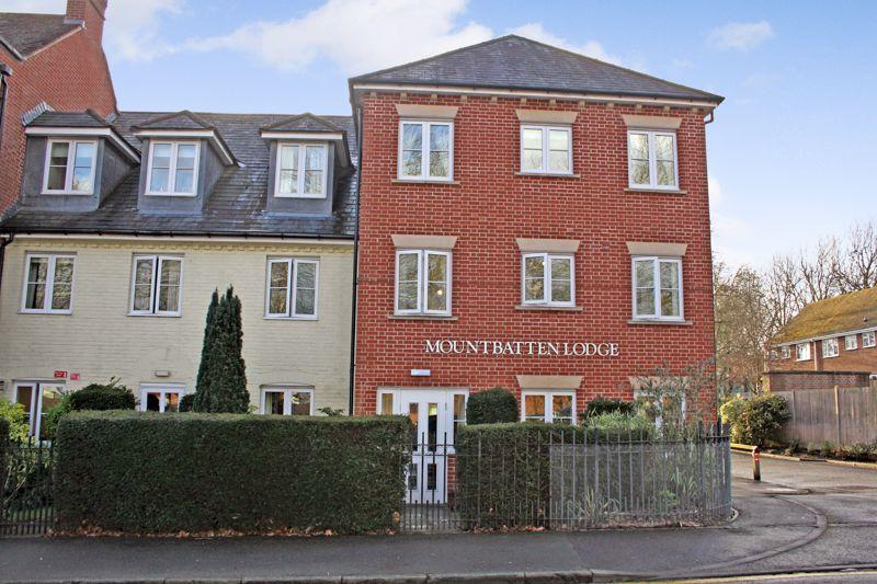 The Hart, Farnham 2 bed apartment for sale £360,000