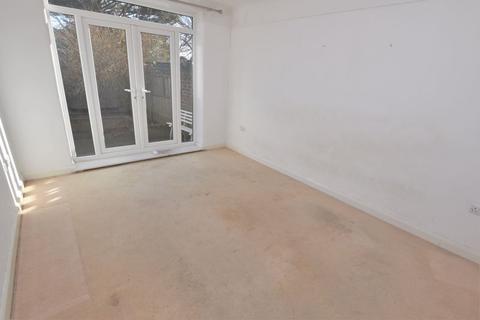 19 Shackleton Road, Wirral, CH46 2RS