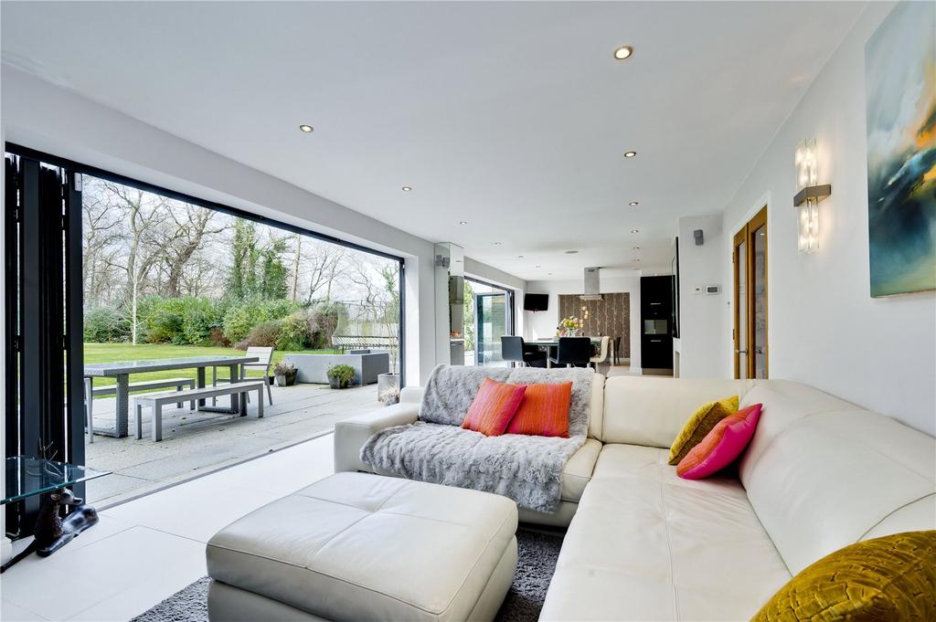 Chaworth Close, Ottershaw, Surrey, KT16 5 bed detached house £1,650,000