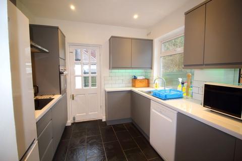 25 Ninehams Close, Caterham, CR3 5LQ