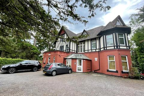 Studio to rent, Eaton Court, 12 Madeira Road, Bournemouth, Dorset, BH1
