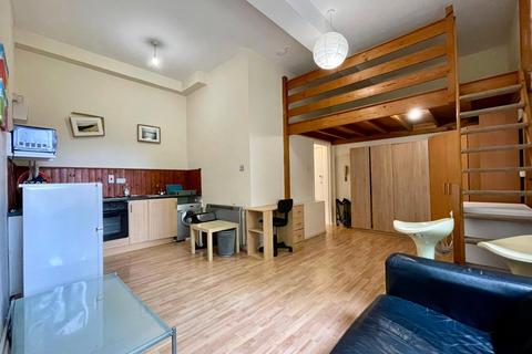 Studio to rent, Eaton Court, 12 Madeira Road, Bournemouth, Dorset, BH1