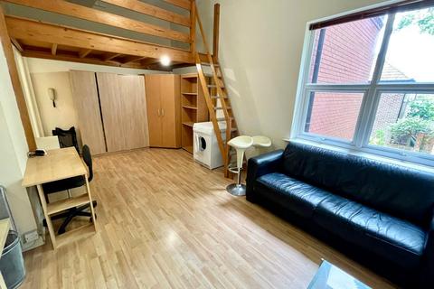 Studio to rent, Eaton Court, 12 Madeira Road, Bournemouth, Dorset, BH1
