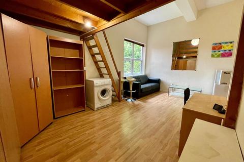 Studio to rent, Eaton Court, 12 Madeira Road, Bournemouth, Dorset, BH1