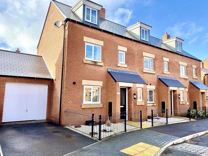 Zurich Avenue, Biddulph. ST8 7FA 3 bed semidetached house £219,950