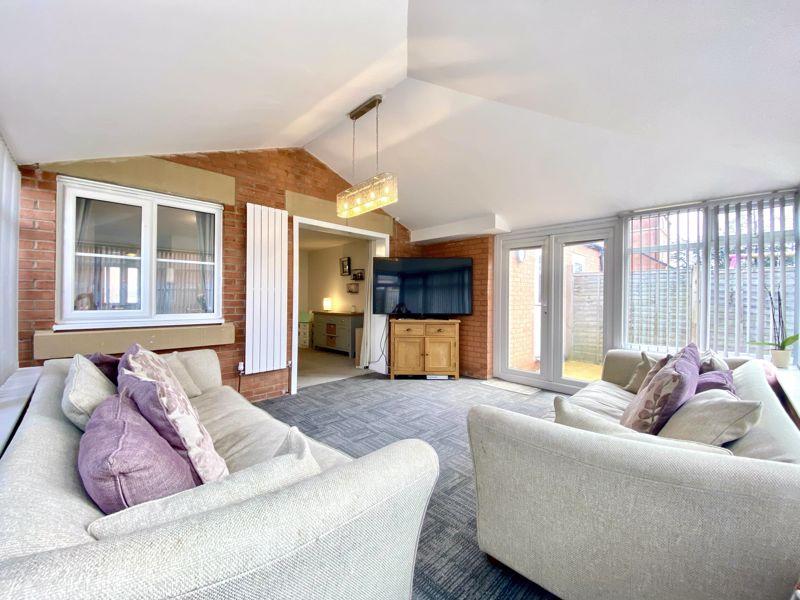 Zurich Avenue, Biddulph. ST8 7FA 3 bed semidetached house £219,950