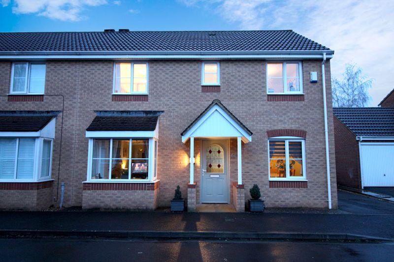 Severn Drive, Taunton 4 bed semidetached house £300,000