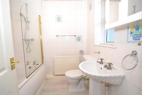 3 Albert Crescent, Queensbury, Bradford, BD13 1PE