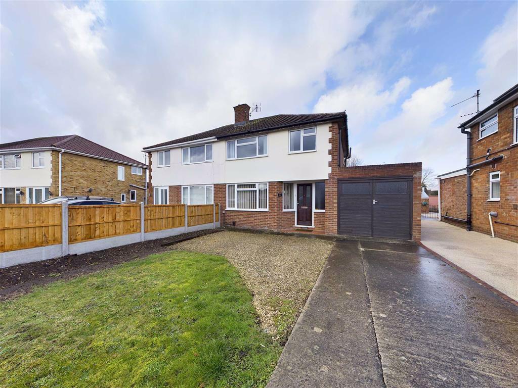Shearwater Grove, Innsworth 3 bed semidetached house £240,000