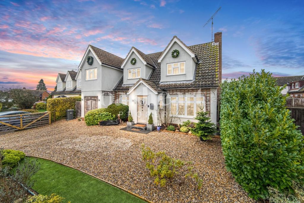 Priory Farm Road, Hatfield Peverel, 5 bed detached house £725,000