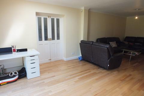 5 bedroom end of terrace house to rent - Buckland Avenue, Slough