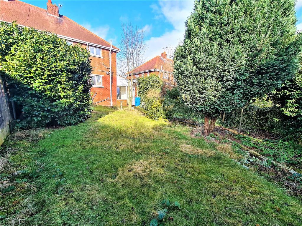 Wainwright Avenue, Wombwell, Barnsley 3 bed semidetached house £150,000