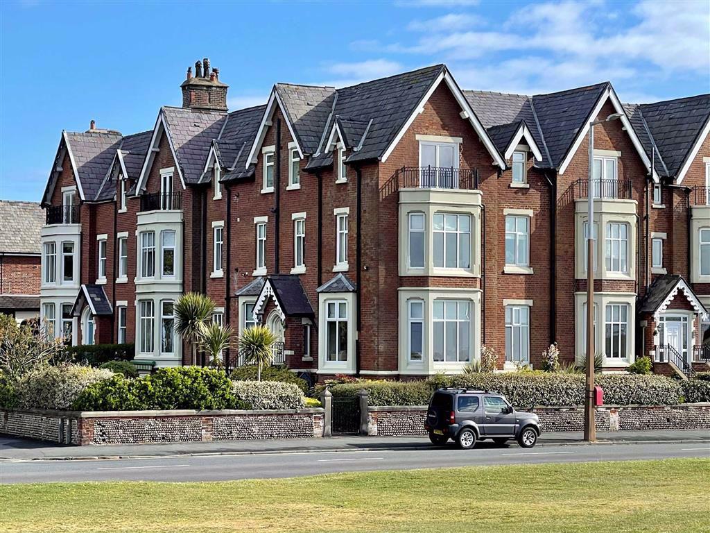 21 West Beach, Lytham 2 bed apartment £425,000