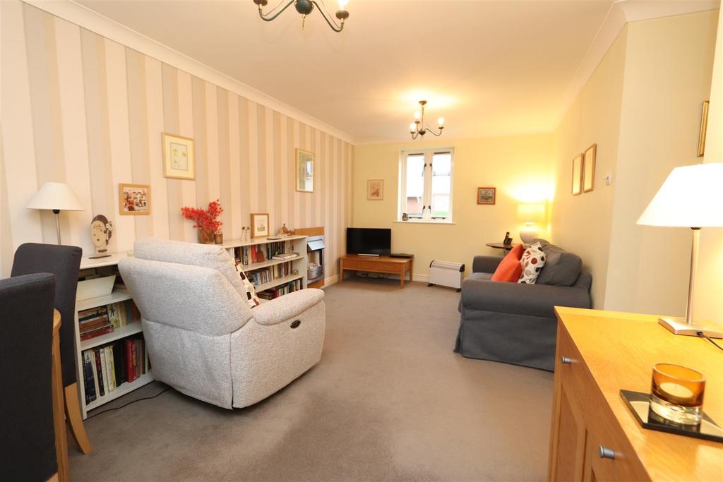 Melba Court, Writtle, Chelmsford 2 bed apartment £215,000