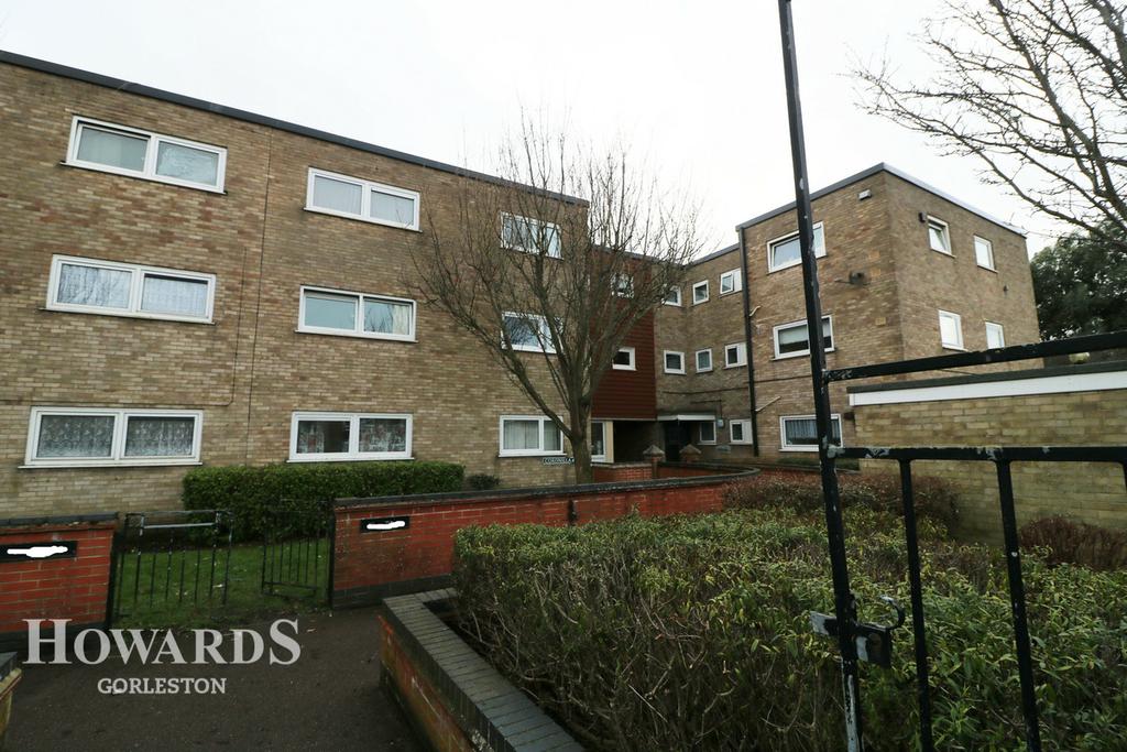 Coronilla Green, Gorleston 2 bed flat £80,000