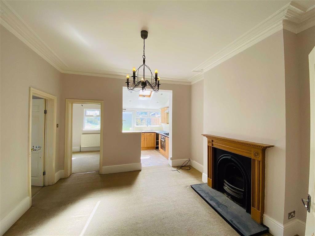 Cunningham Park, Harrow, Middlesex 3 bed £1,550 pcm (£358 pw)