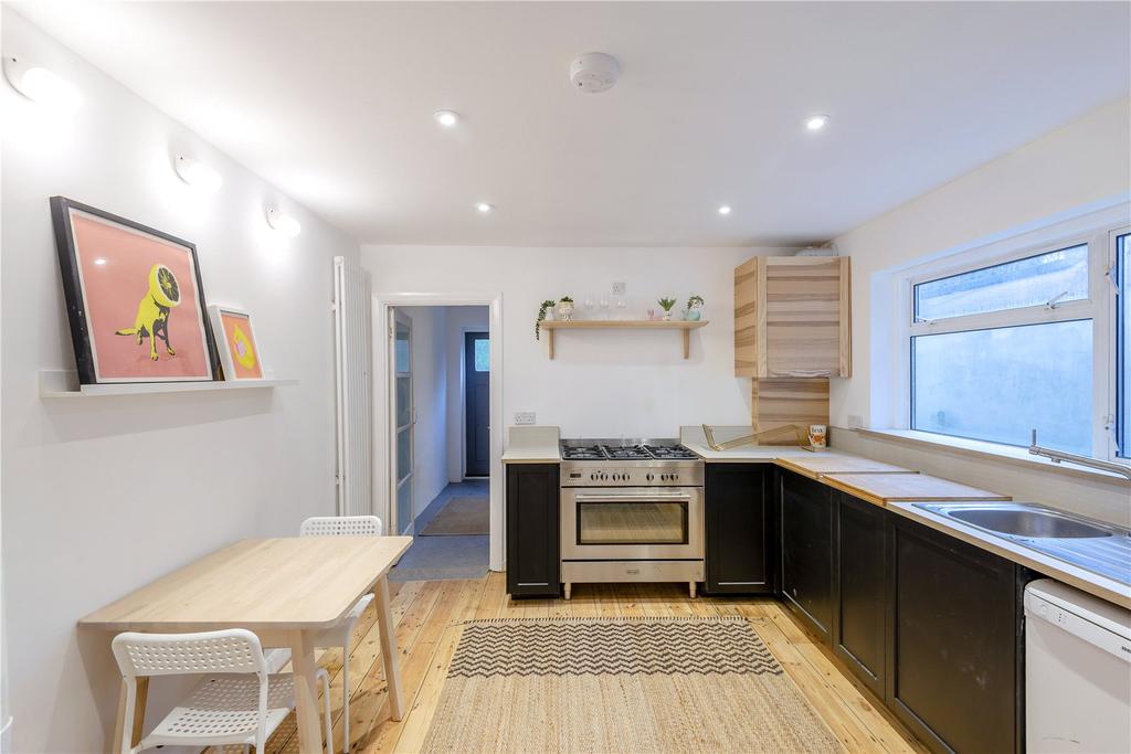 Ridley Road, Forest Gate, E7 4 bed terraced house £2,100 pcm (£485 pw)