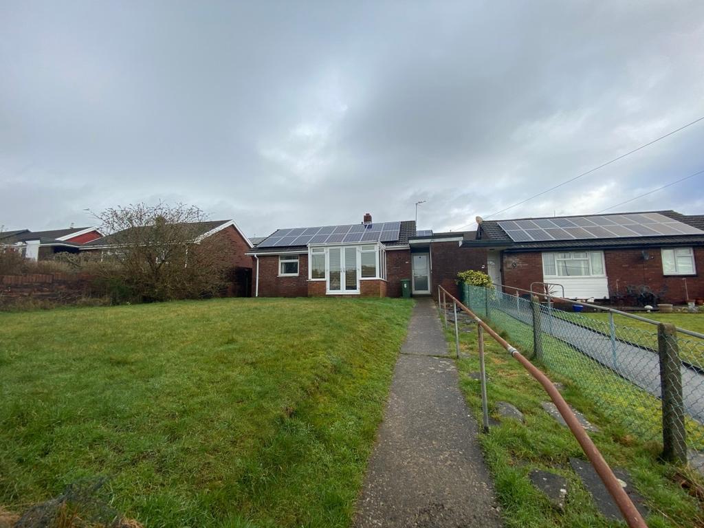 Bryngolau, Tonyrefail Tonyrefail 2 bed detached house for sale £114,950