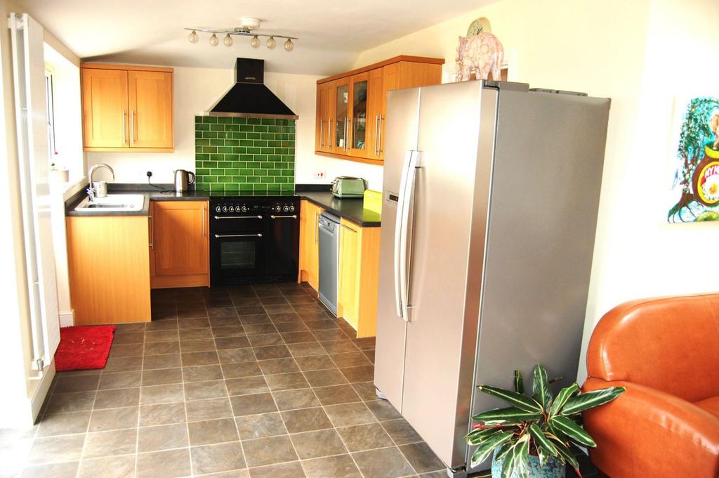 Kitchen/breakfast/living room