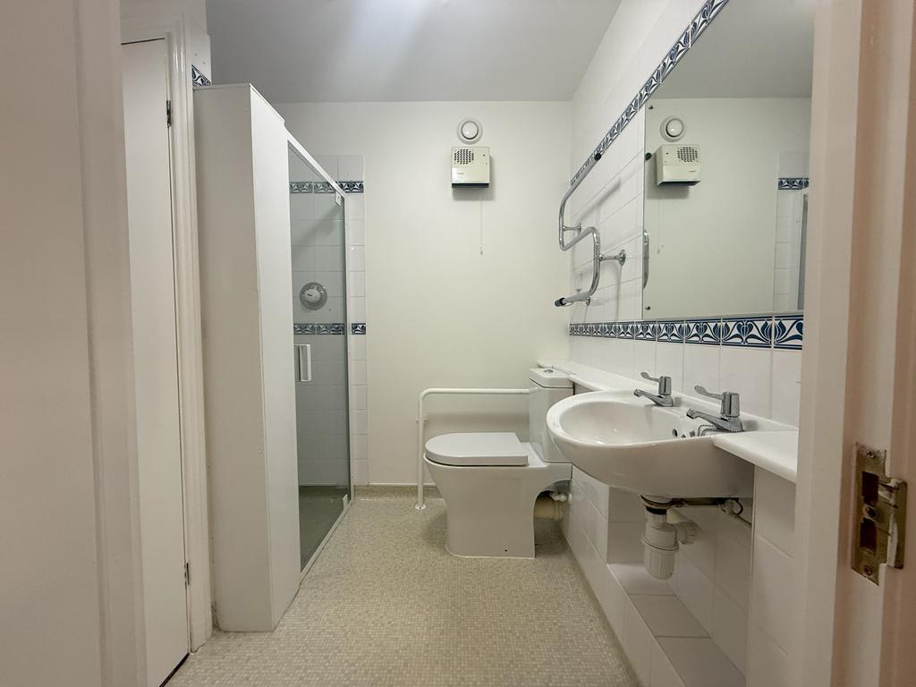 D/S Shower Room