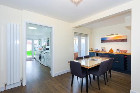 4 Oakhill Road, Ashtead, KT21 2JG