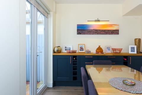 4 Oakhill Road, Ashtead, KT21 2JG