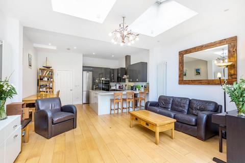 1d Mount Road, London, SW19 8ES