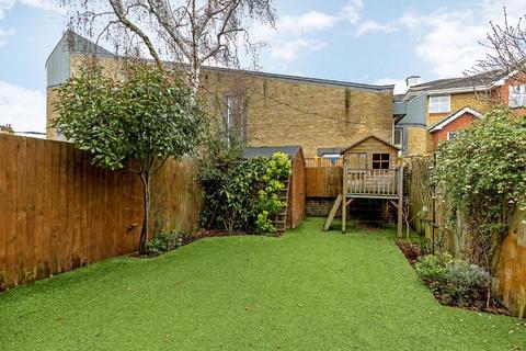 1d Mount Road, London, SW19 8ES