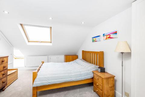 1d Mount Road, London, SW19 8ES