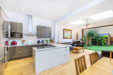 1d Mount Road, London, SW19 8ES