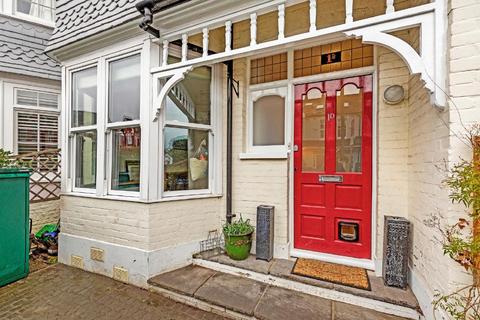 1d Mount Road, London, SW19 8ES
