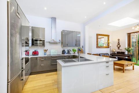 1d Mount Road, London, SW19 8ES