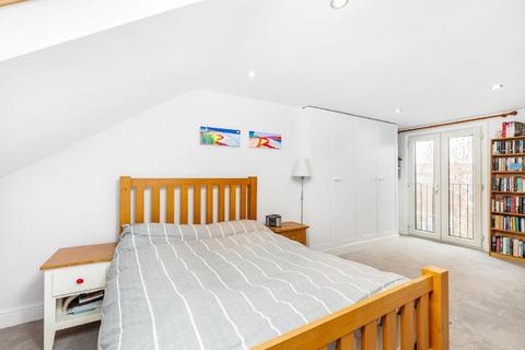 1d Mount Road, London, SW19 8ES