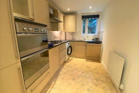 2 bedroom apartment to rent, Portsmouth Road