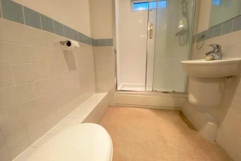 2 bedroom apartment to rent, Portsmouth Road