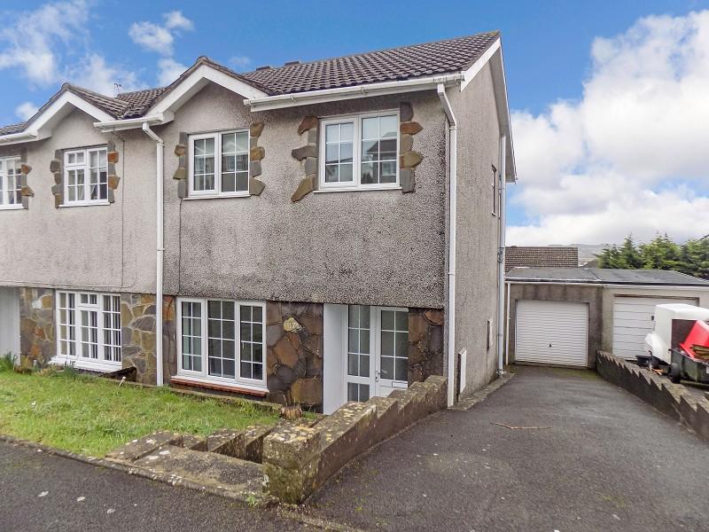 Ty Gwyn Drive, Brackla, Bridgend . CF31 2QH 3 bed semidetached house £174,950