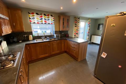 10 Parklands Crescent, Tonyrefail, Porth, CF39 8PF