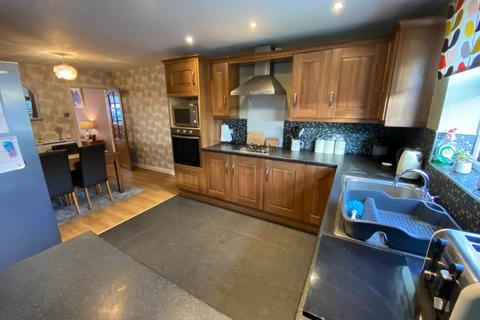 10 Parklands Crescent, Tonyrefail, Porth, CF39 8PF