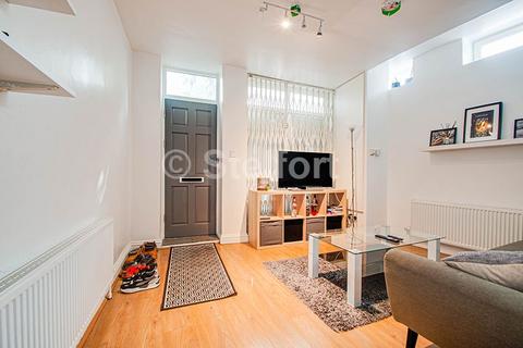 2 bedroom flat to rent, Junction Road, London, N19