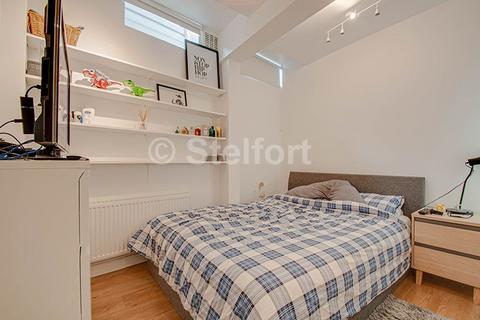 2 bedroom flat to rent, Junction Road, London, N19