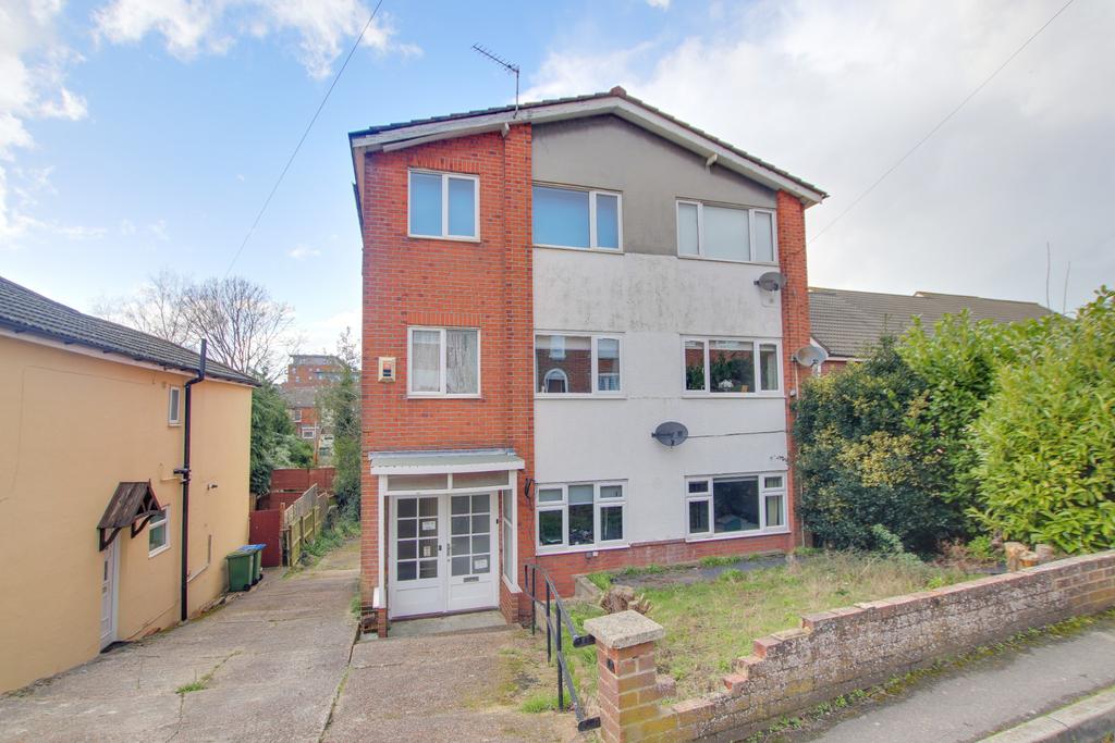 Glen Road, Woolston 2 bed ground floor flat £150,000