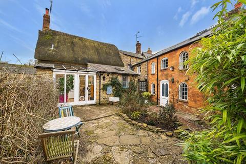 3 bedroom cottage to rent, Kings Sutton,  Northamptonshire,  OX17