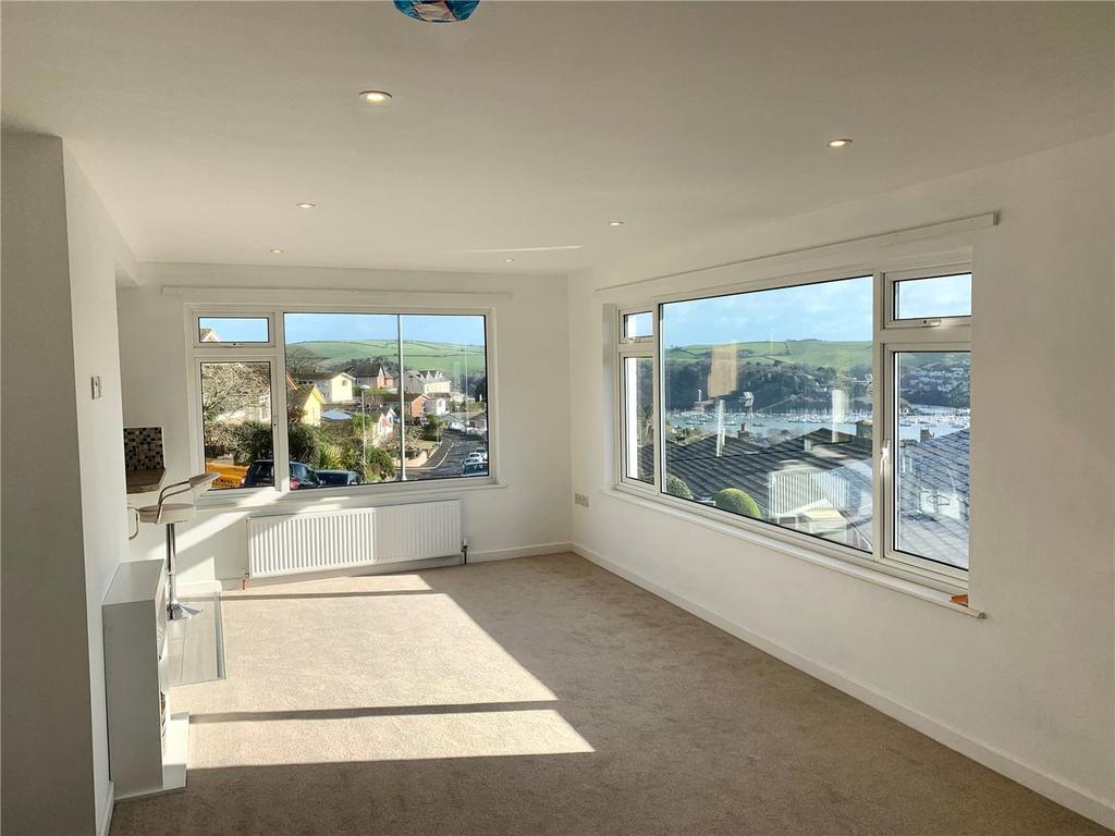 Churchfields, Dartmouth, TQ6 3 bed bungalow £525,000