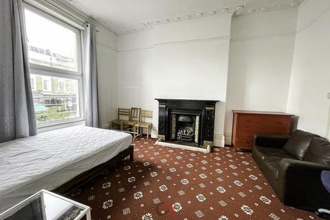 3 bedroom flat to rent, Caledonian Road, Islington, London N1