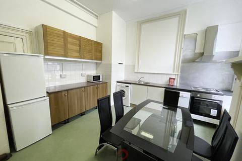 3 bedroom flat to rent, Caledonian Road, Islington, London N1