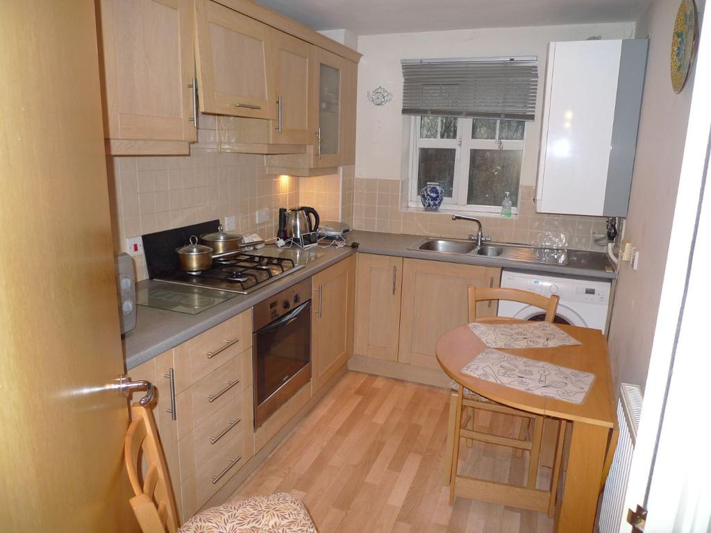 Brush Drive Loughborough LE11 1LT 2 bed flat £595 pcm (£137 pw)