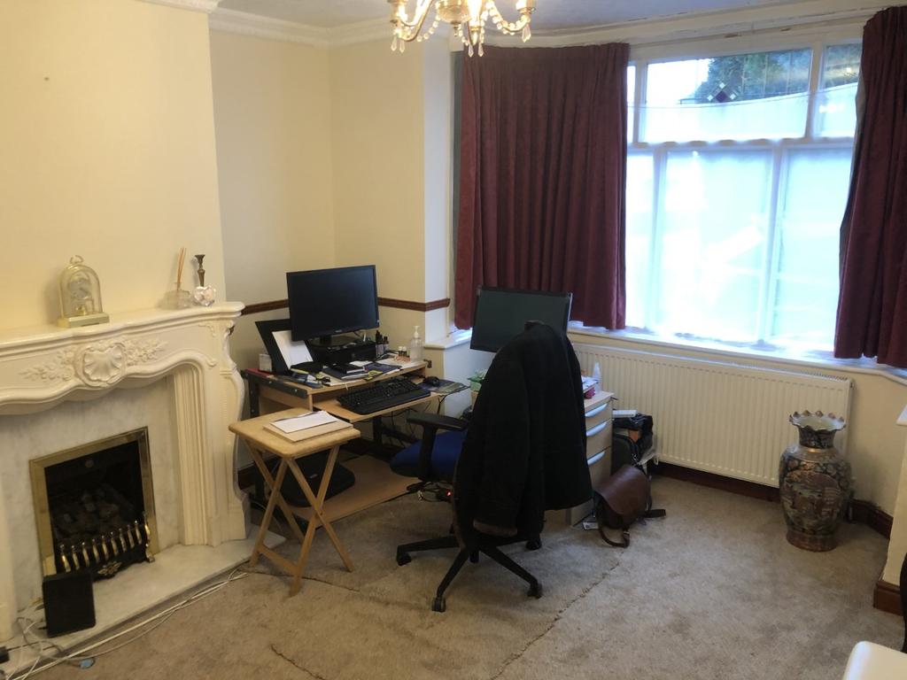 129 barrows Lane lounge 1