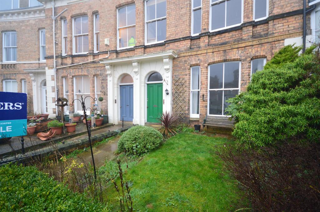 Royal Crescent, Scarborough 2 bed ground floor flat for sale £117,000
